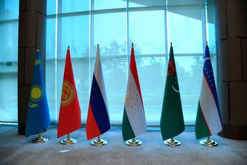 Флаги стран-участник Межпарламентской ассамблеи Средней Азии и России