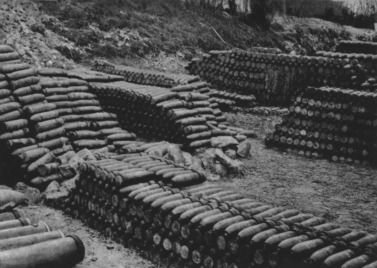 Один из артиллерийских складов немцев под Верденом