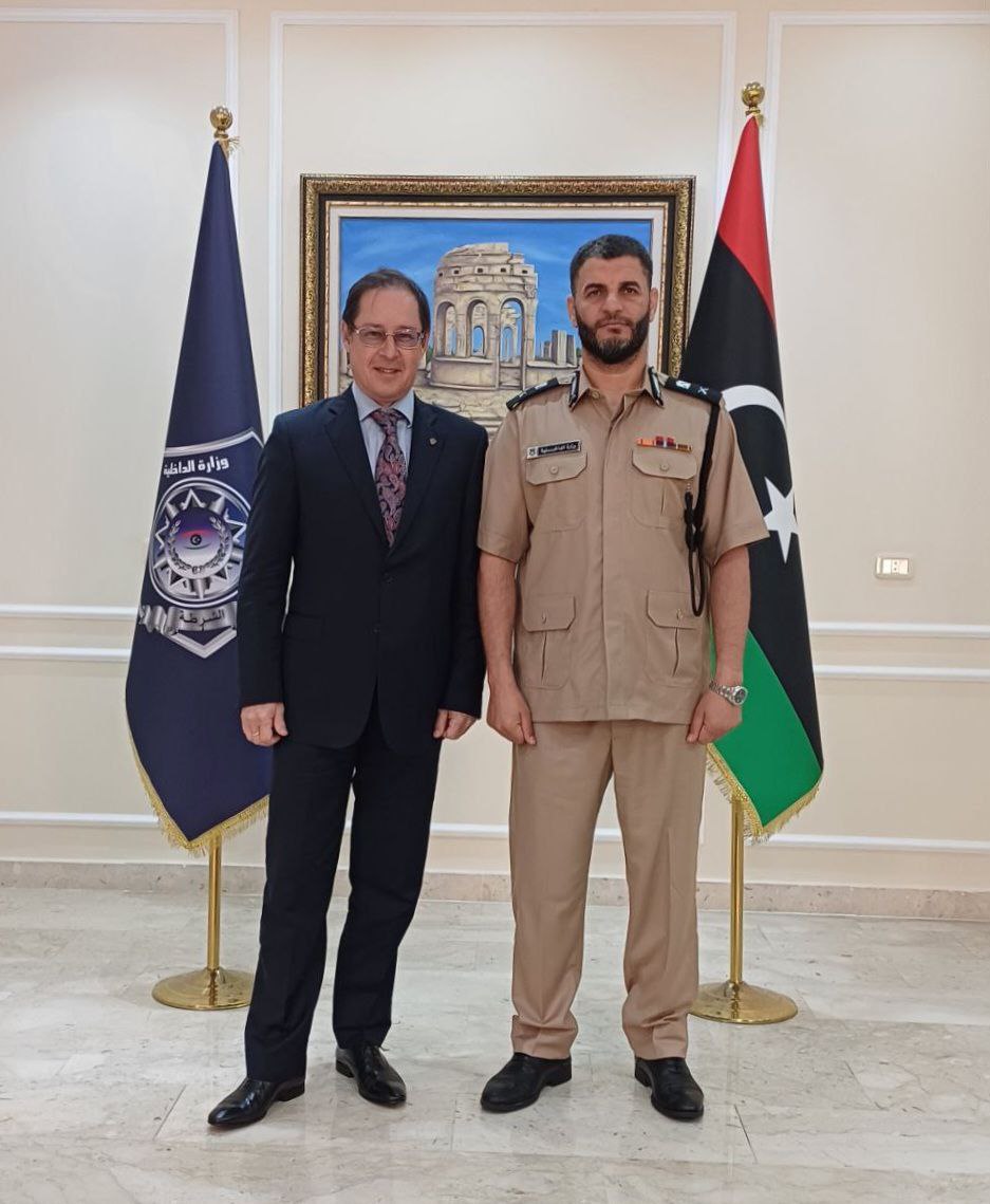 Посол России в Ливии Айдар Аганин и глава МВД Временного правительства национального единства Ливии Имад Трабелси