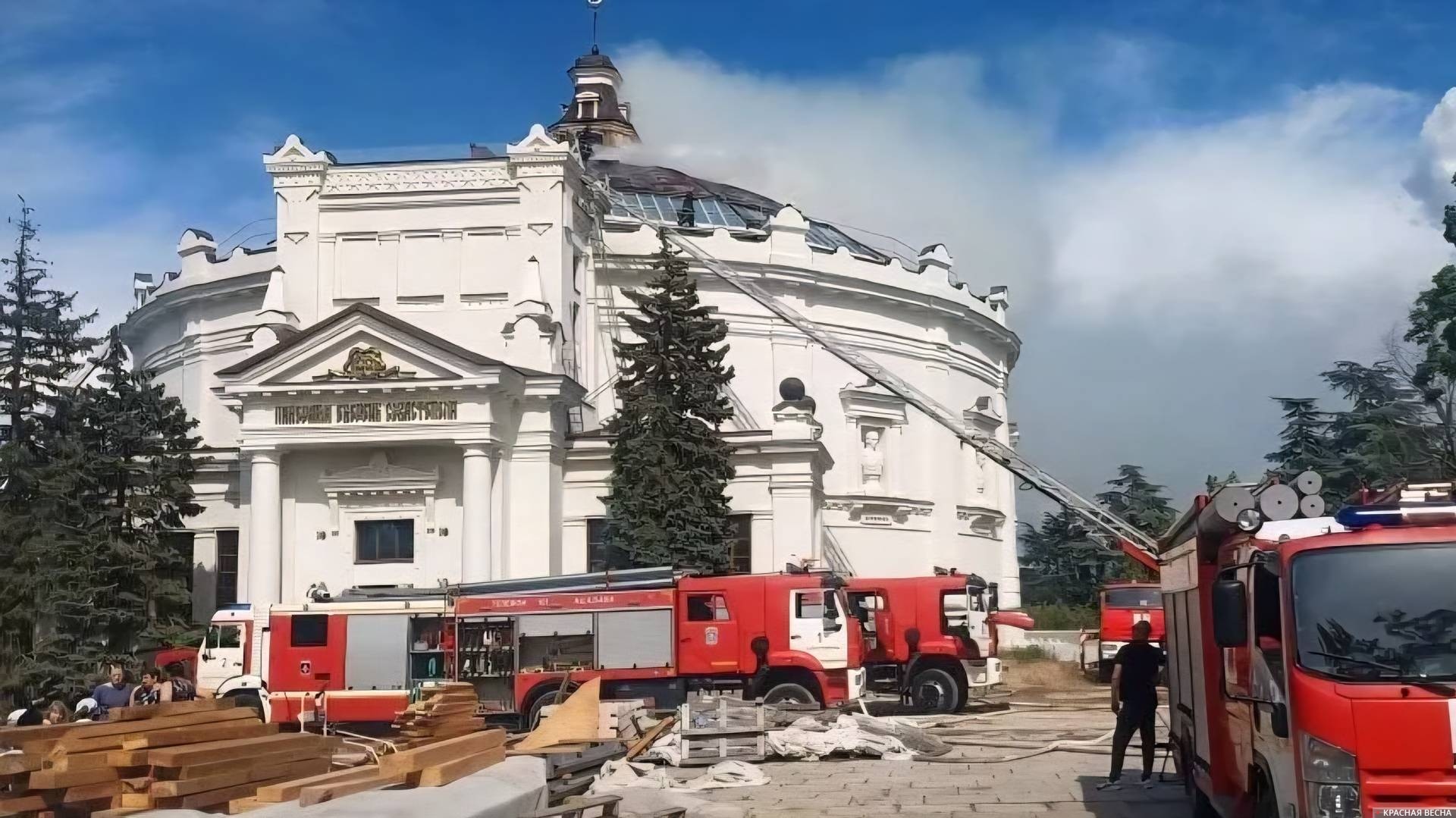 Пожар в здании Панорамы Севастополя 