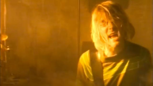 Кадр из видеоклипа Smells Like Teen Spirit группы Nirvana. www.youtube.com