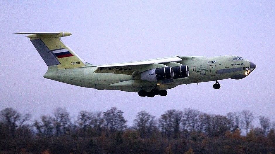 Самолет Ил-76МД в воздухе