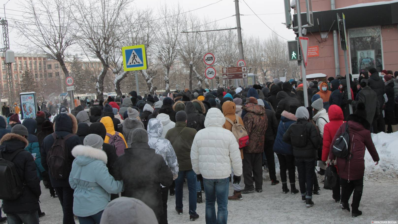 Шествие протестующих в Барнауле
