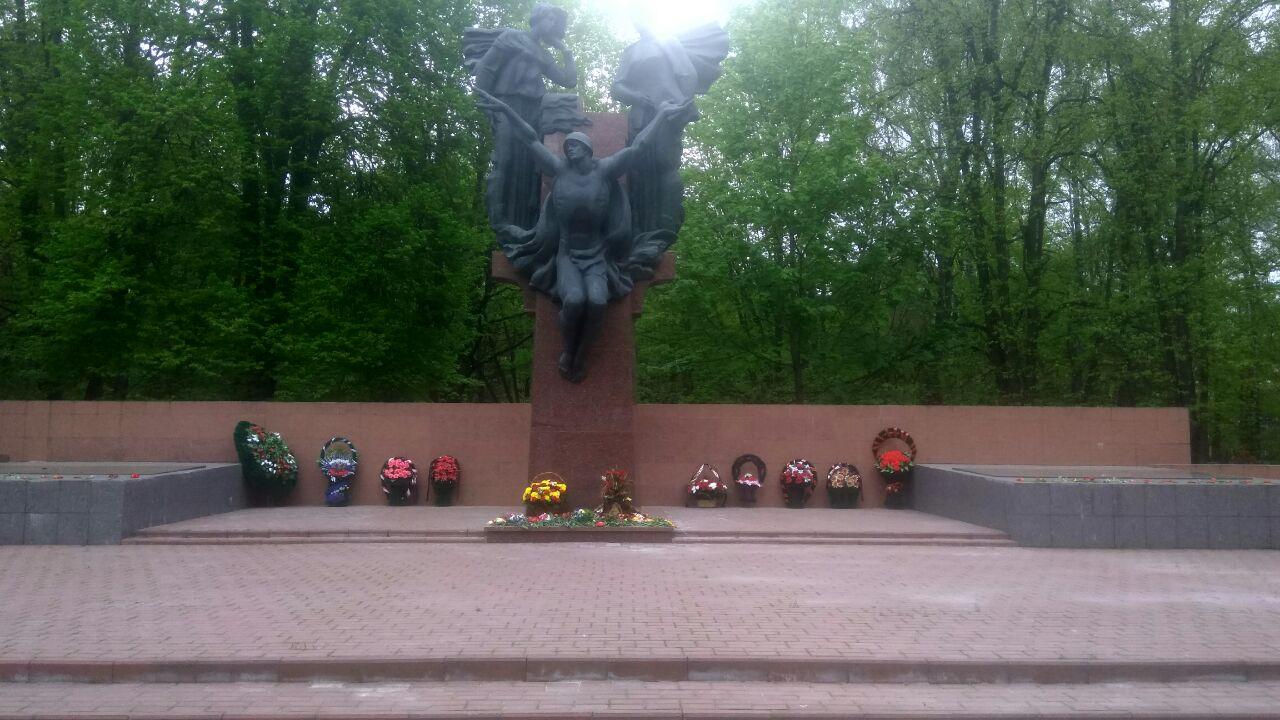 Памятник 719 советским воинам, погибшим в 1941 — 1943 гг. в боях с немецко-фашистскими захватчиками при освобождении Брянска и Бежицы