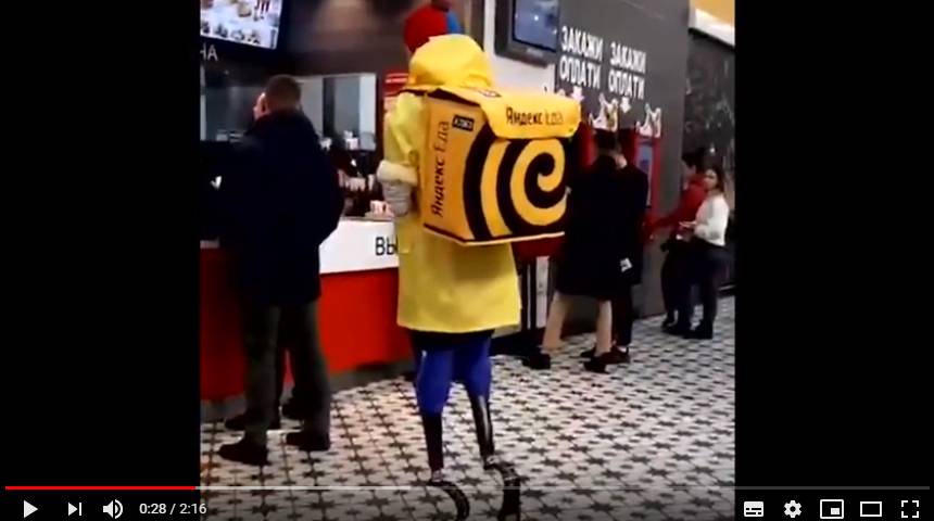 Цитата с видеохостинга YouTube «Российский паралимпиец Михаил Асташов работает в доставке еды»