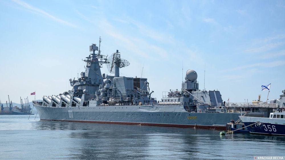 Флагман Тихоокеанского флота ВМФ России ракетный крейсер «Варяг», Владивосток, Россия.