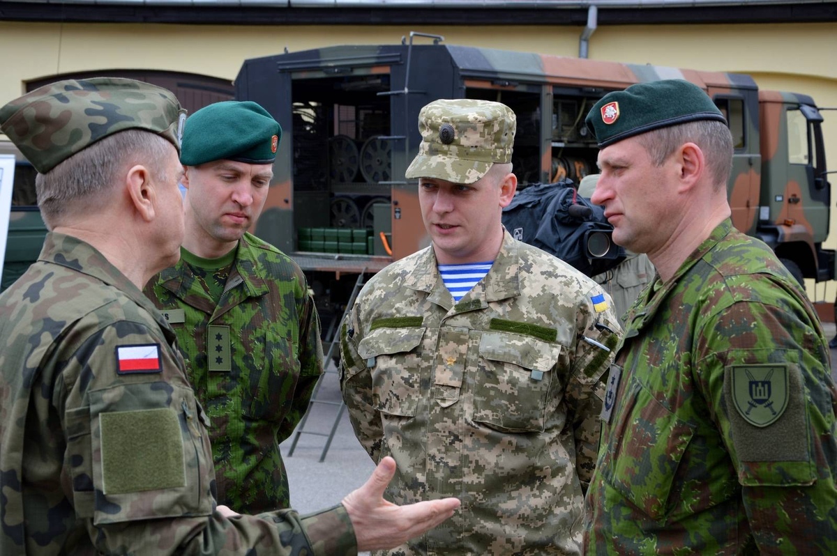 Польские и украинские военнослужащие на совместных учениях. 2016