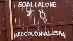 Уличное граффити против неоколониализма