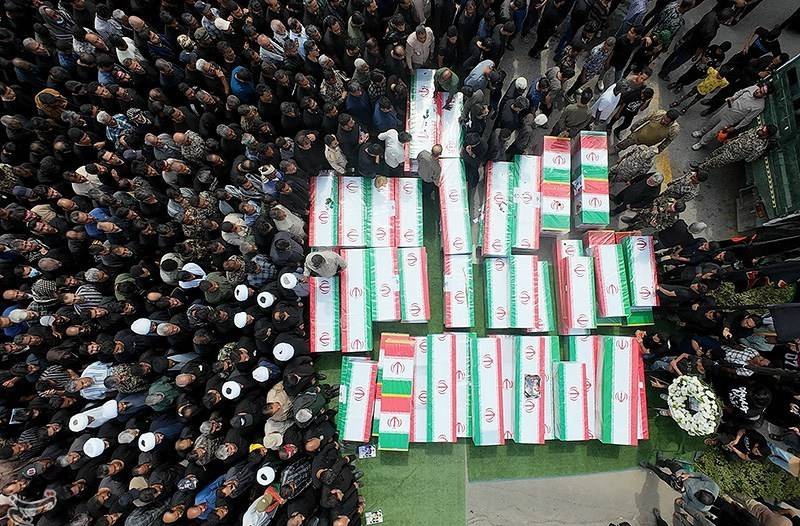 Похороны учениц начальной школы для девочек. Минаб. Иран