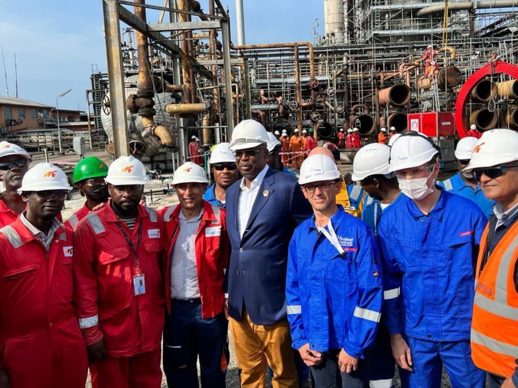 Государственный министр нефтяных ресурсов Нигерии Тимипре Сильва (в центре)