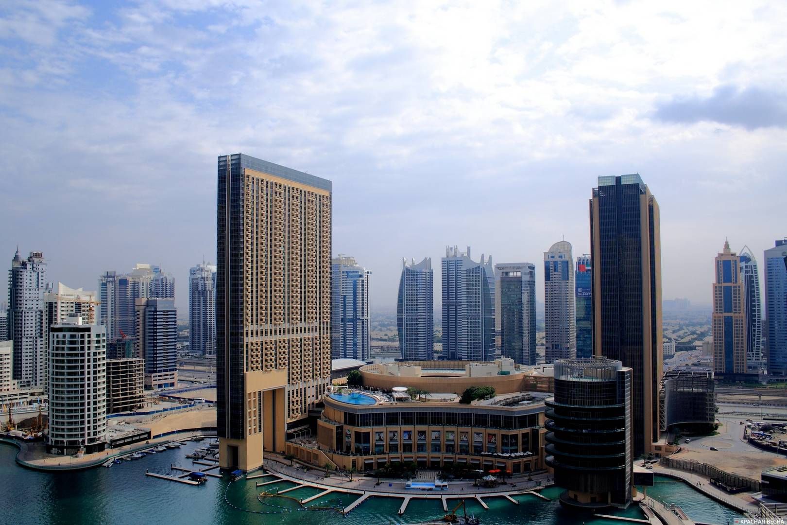 Вид на Дубай Марина. ОАЭ.