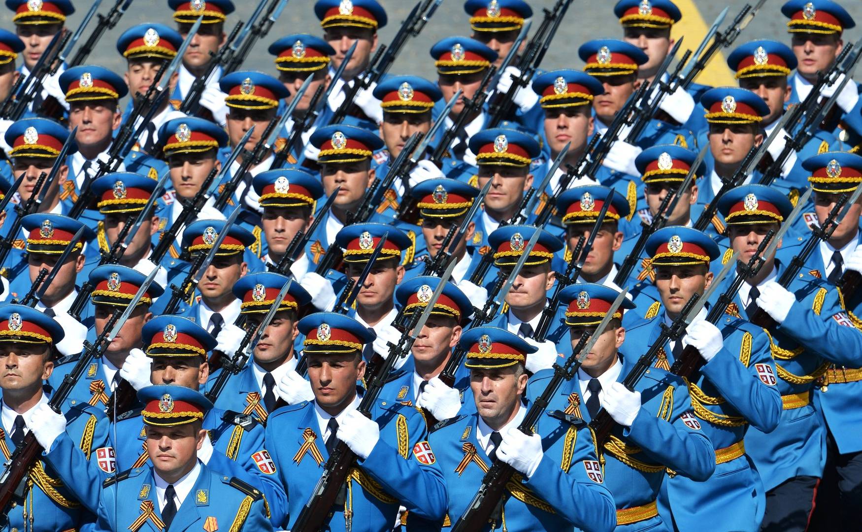 Гвардия Сербии на параде в честь 70-летия Победы