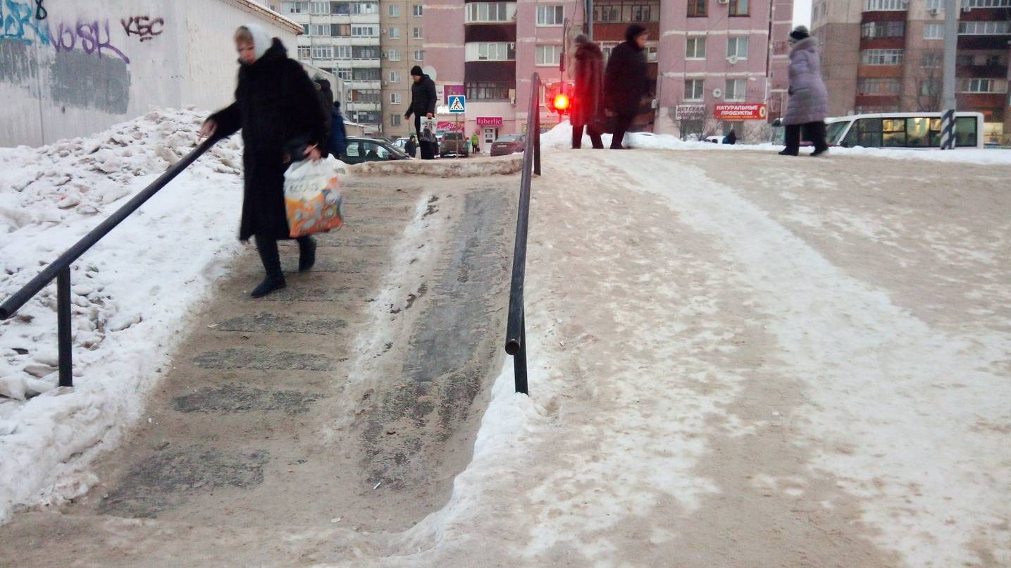 Переход между остановками на ул. Антонова и ул. Блинова, мкр. Солнечный