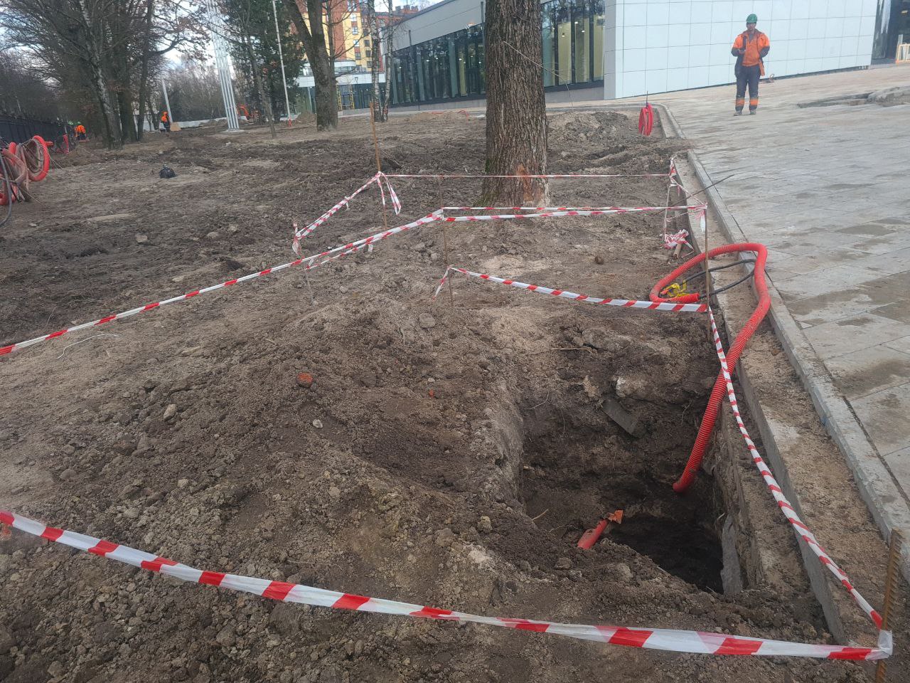 В Калининграде  вблизи одного из окрпусов БФУ•им•.И.•Канта при строительных работах были обнаружены останки, предположительно, погибшегов 1945•году красноармейца