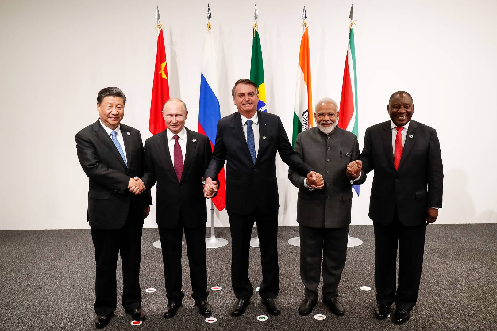 Лидеры стран БРИКС на саммите в 2019 году 