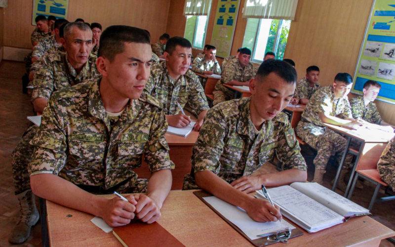 Военнослужащие Вооруженных сил Киргизии