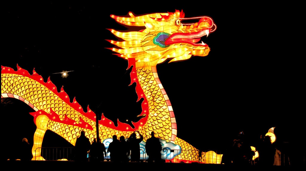 Дракон на фестивале в Китае