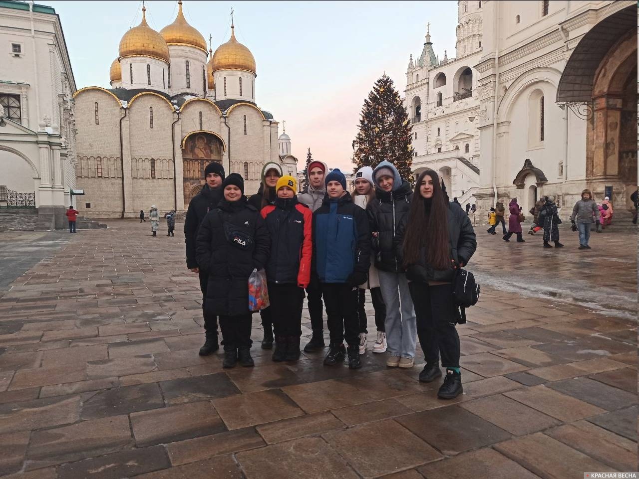 Школьники из ЛНР на экскурсии в Кремле 