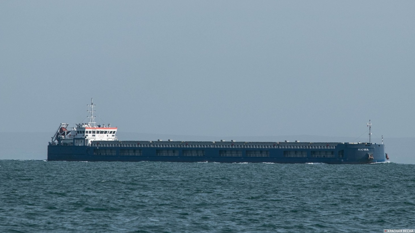 Танкер в море