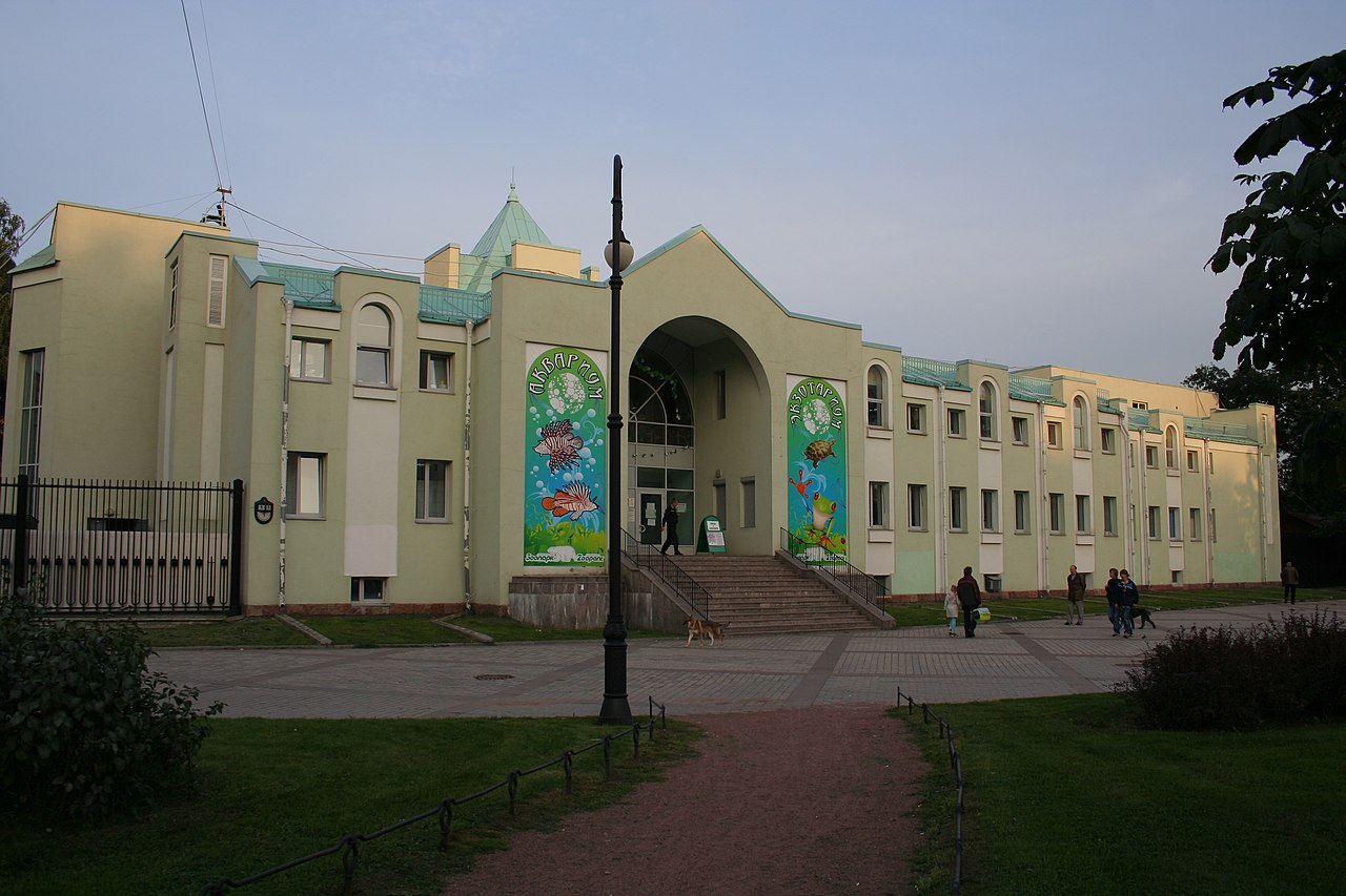 Ленинградский зоопарк в Санкт-Петербурге. Входной павильон