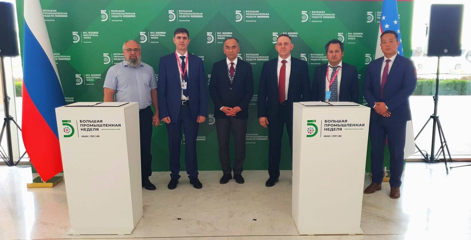 Представители СЮЗ Навои и Первое ОКБ на выставке Иннопром