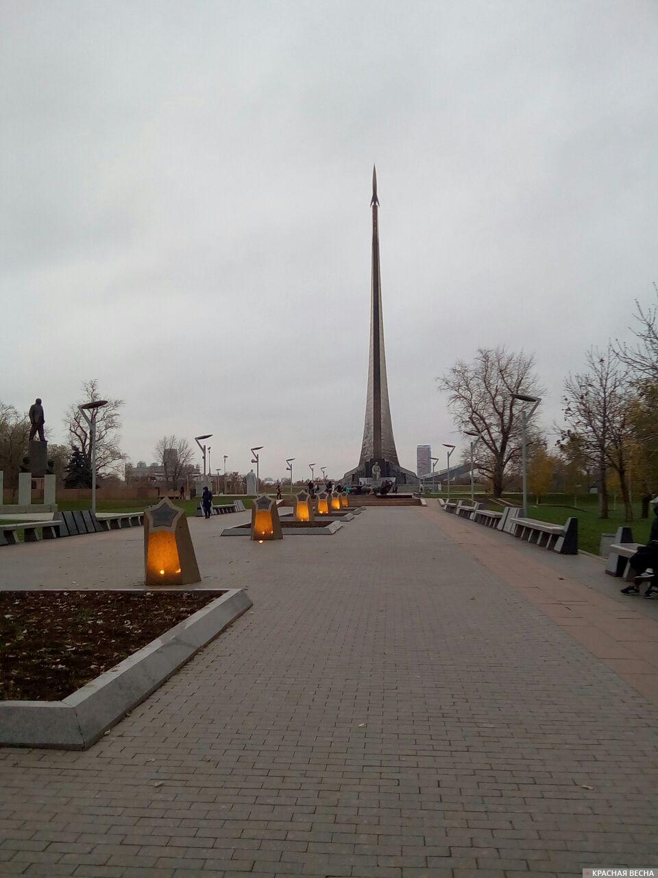 ВДНХ. Монумент «Покорителям космоса»