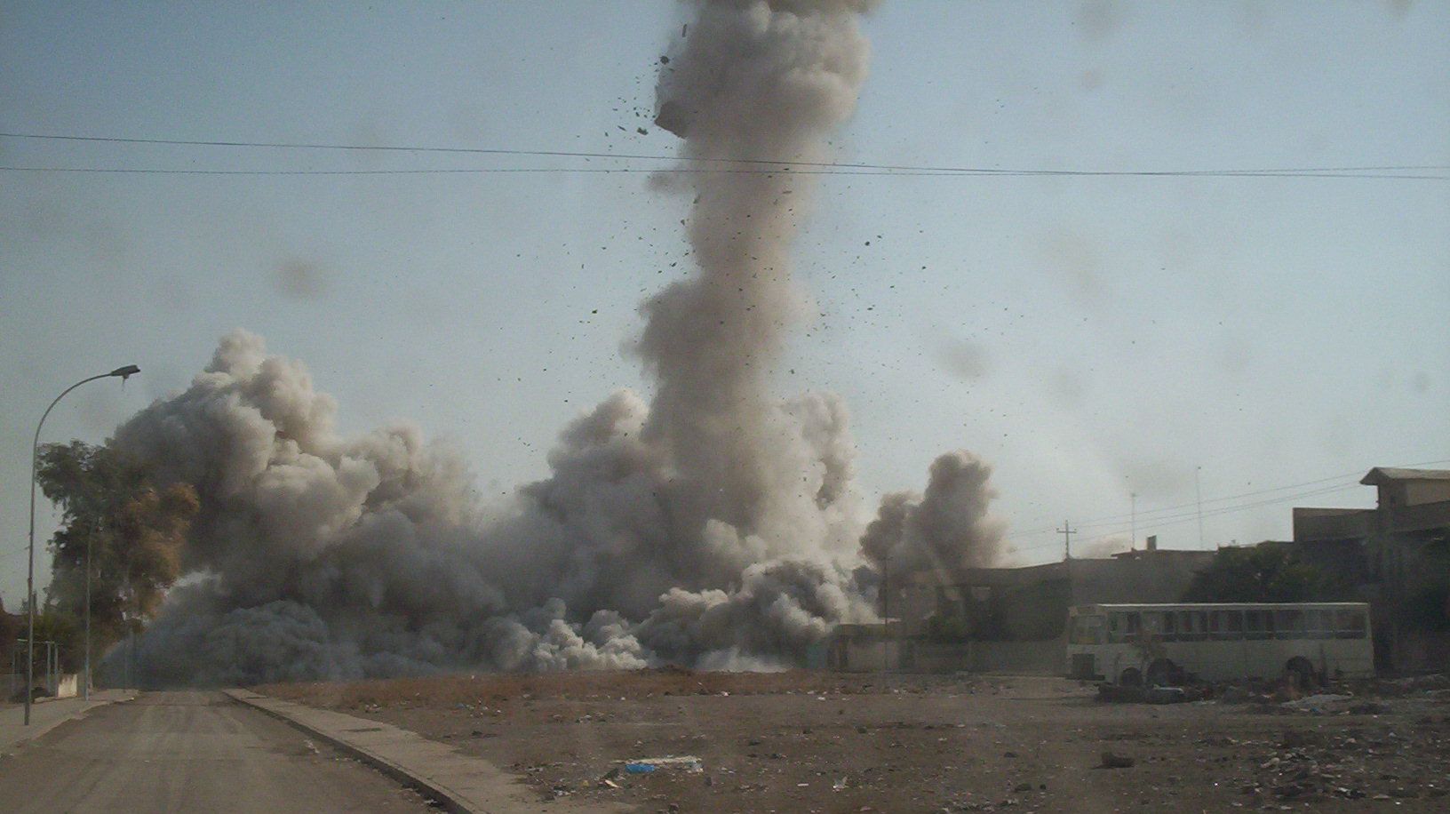 Взрывающиеся здания в Ираке