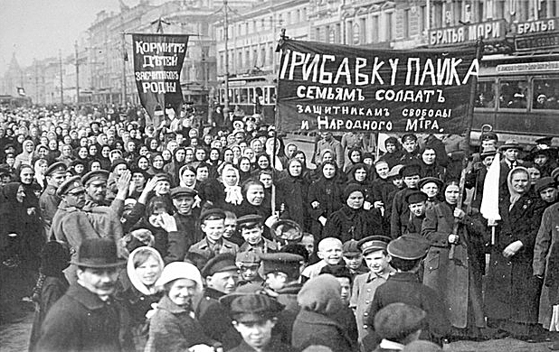Демонстрация работниц Путиловского завода в первый день Февральской революции