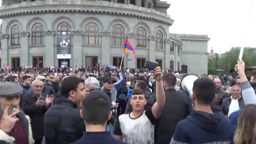 Митингующие в Ереване