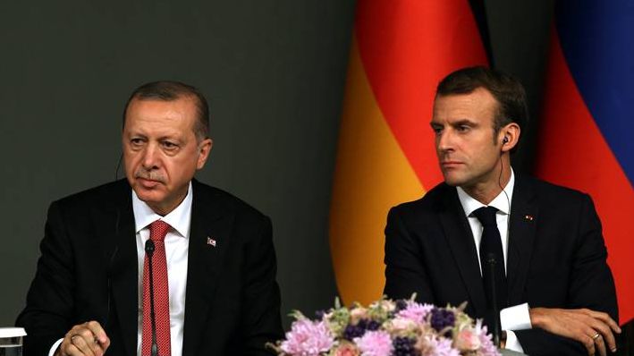 Реджеп Эрдоган и Эммануэль Макрон на пресс-конференции по итогам саммита в Стамбуле