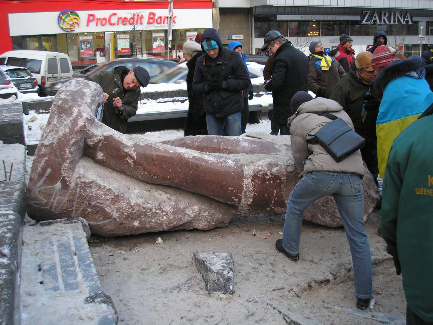 Уничтожение памятника Ленину в Киеве. 8 декабря 2013
