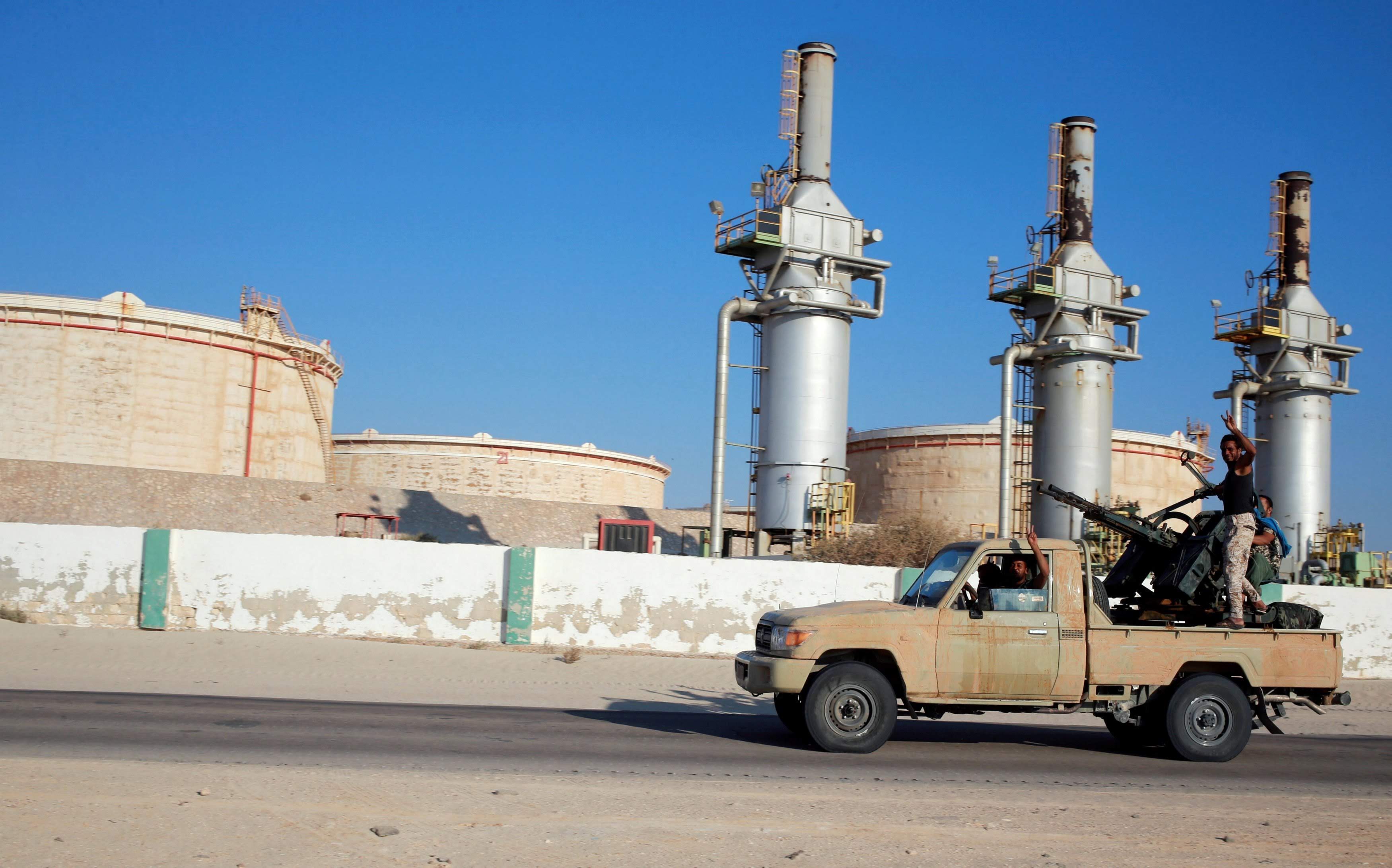 Вооруженные люди захватили нефтяное месторождение на юго-западе Ливии, контролируемое армией Хафтара
