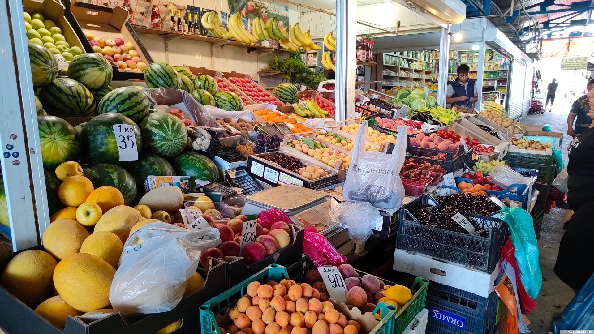 Продуктовый рынок базар фрукты арбузы