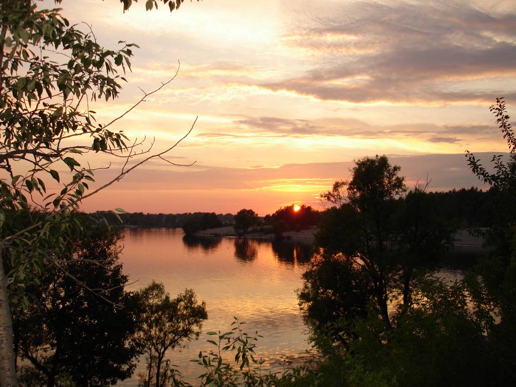 Озеро в центре Гусь-Хрустального