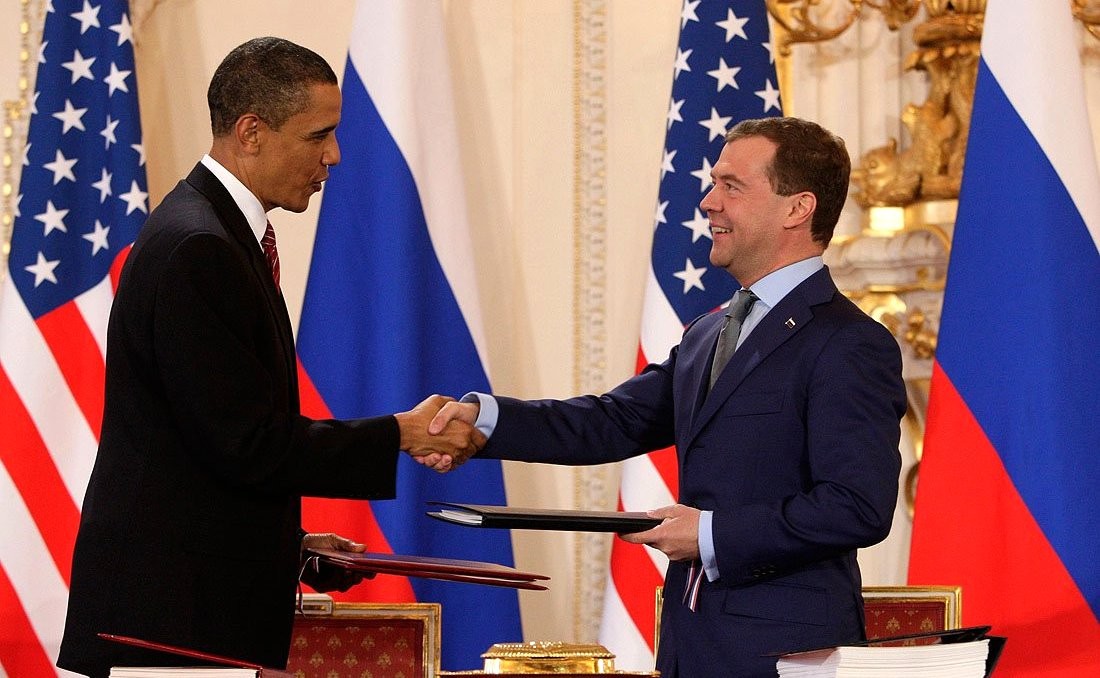 Барак Обама и Дмитрий Медведев после подписания договора СНВ-3 в Праге