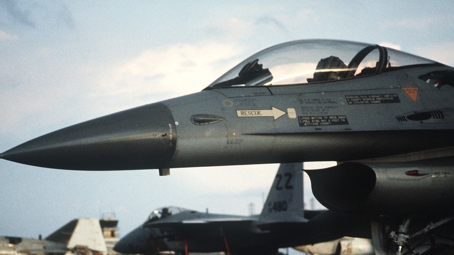 истребитель F-16 ВВС США