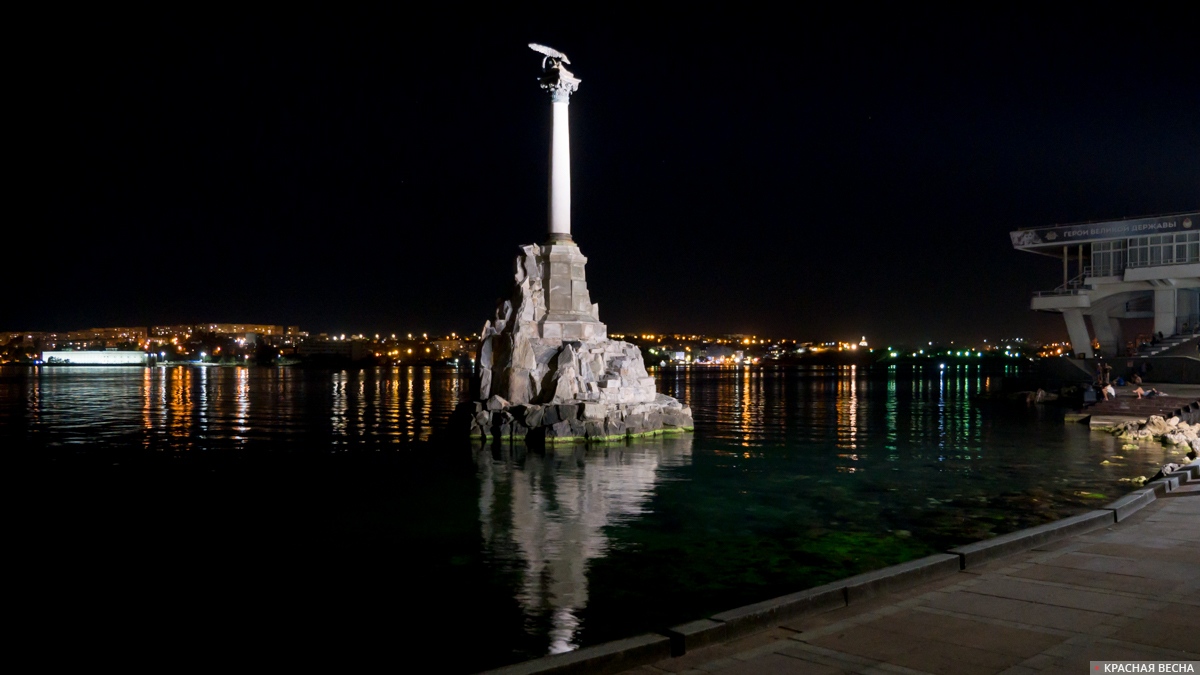 Памятник затопленным короблям. Севастополь