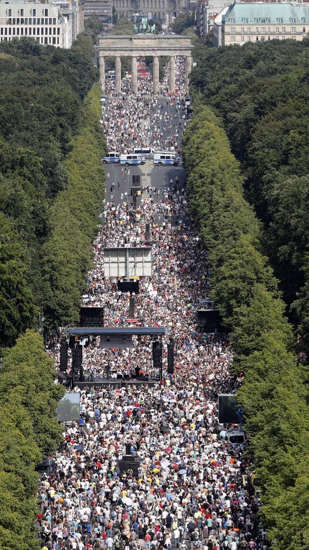 Акция протеста в Берлине против мер по борьбе с коронавирусом 29 августа 2020 г. (Фото — AP)