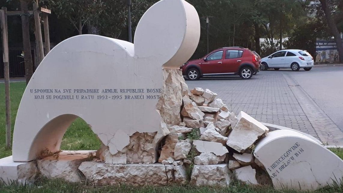 Памятник воинам погибшим 1992-1995. Мостар. Босния