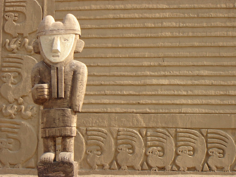 Статуя в цитадели Чан-Чан. Перу