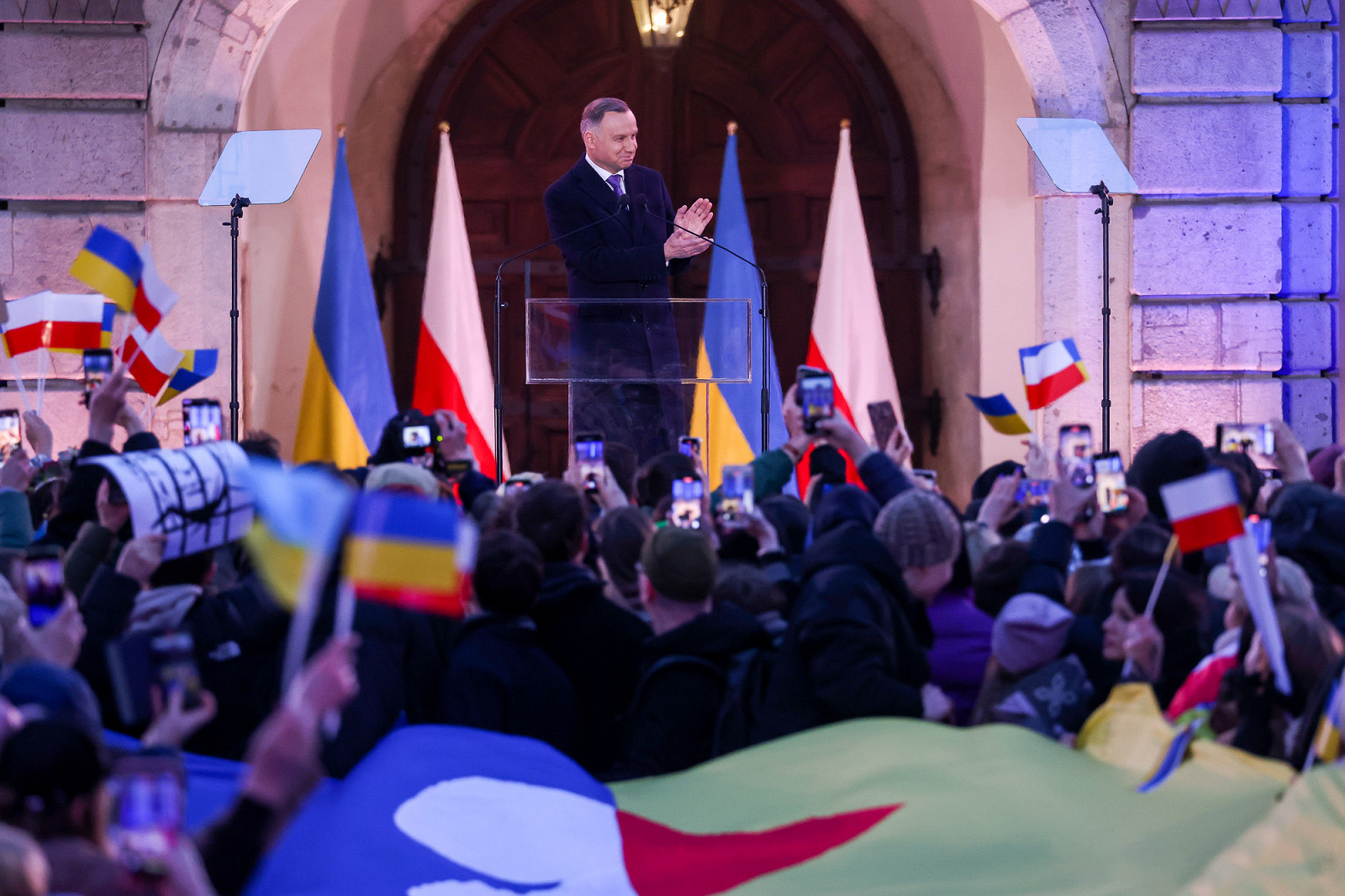 Выступление президента Польши Анджея Дуды в Королевском замке в Варшаве