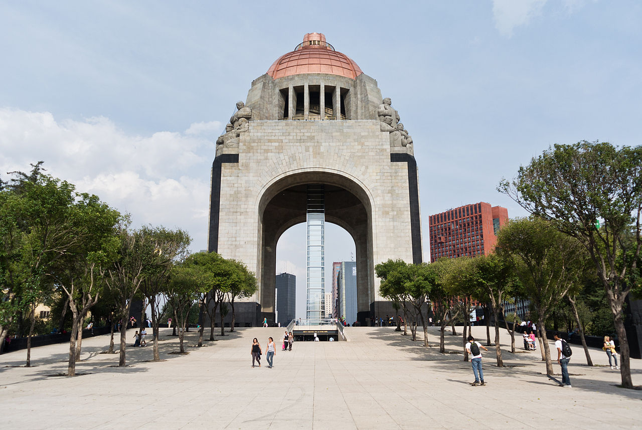 Памятник Революции в Мехико
