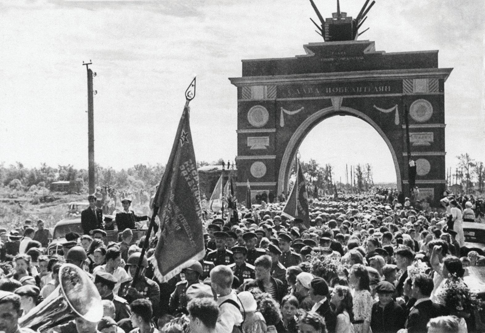 Триумфальная арка в Автово 1945 год