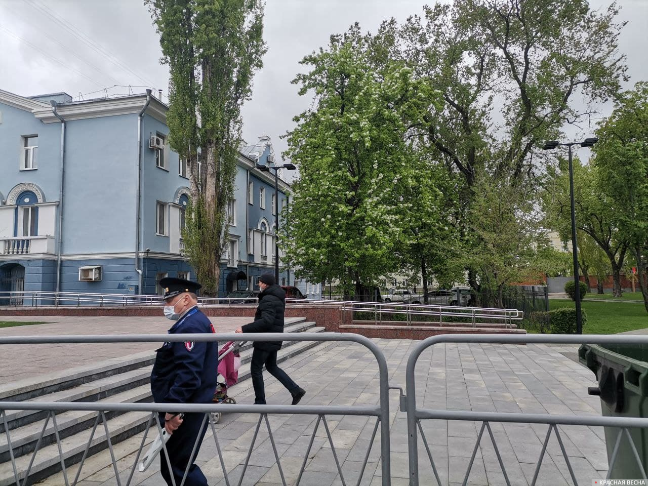 Ограждения проспекта Революции во время праздника День Победы в Воронеже, 9 мая 2021 года