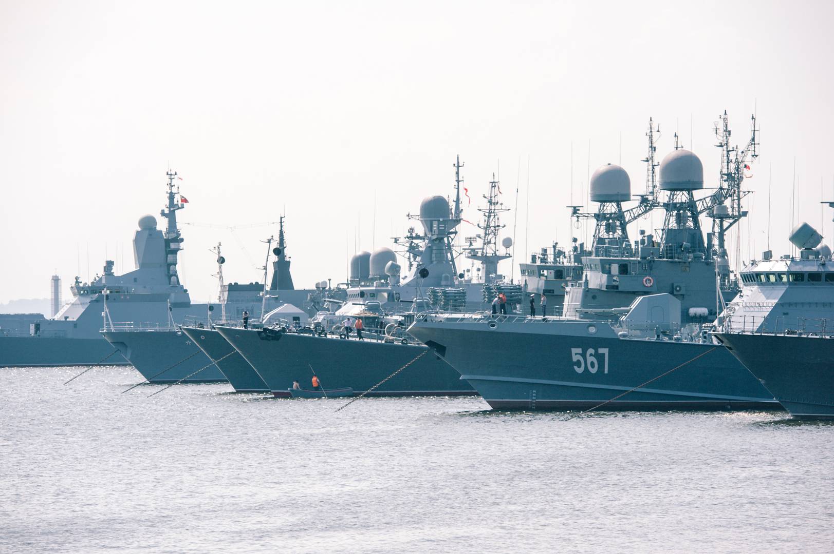Корабли ВМФ на рейде в Кронштадте
