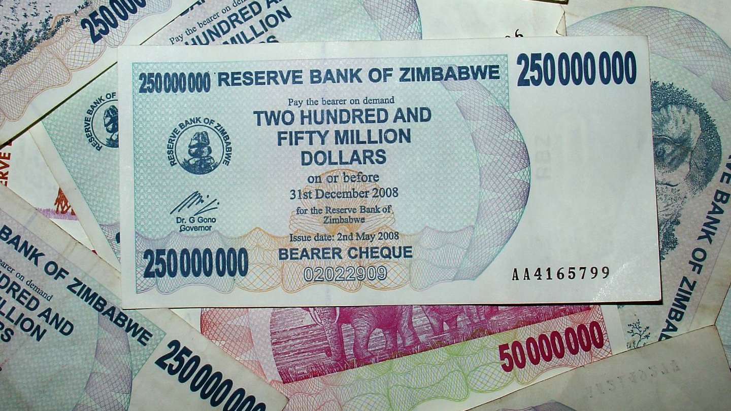 Банкноты Зимбабве во время гиперинфляции конца 2000-х годов