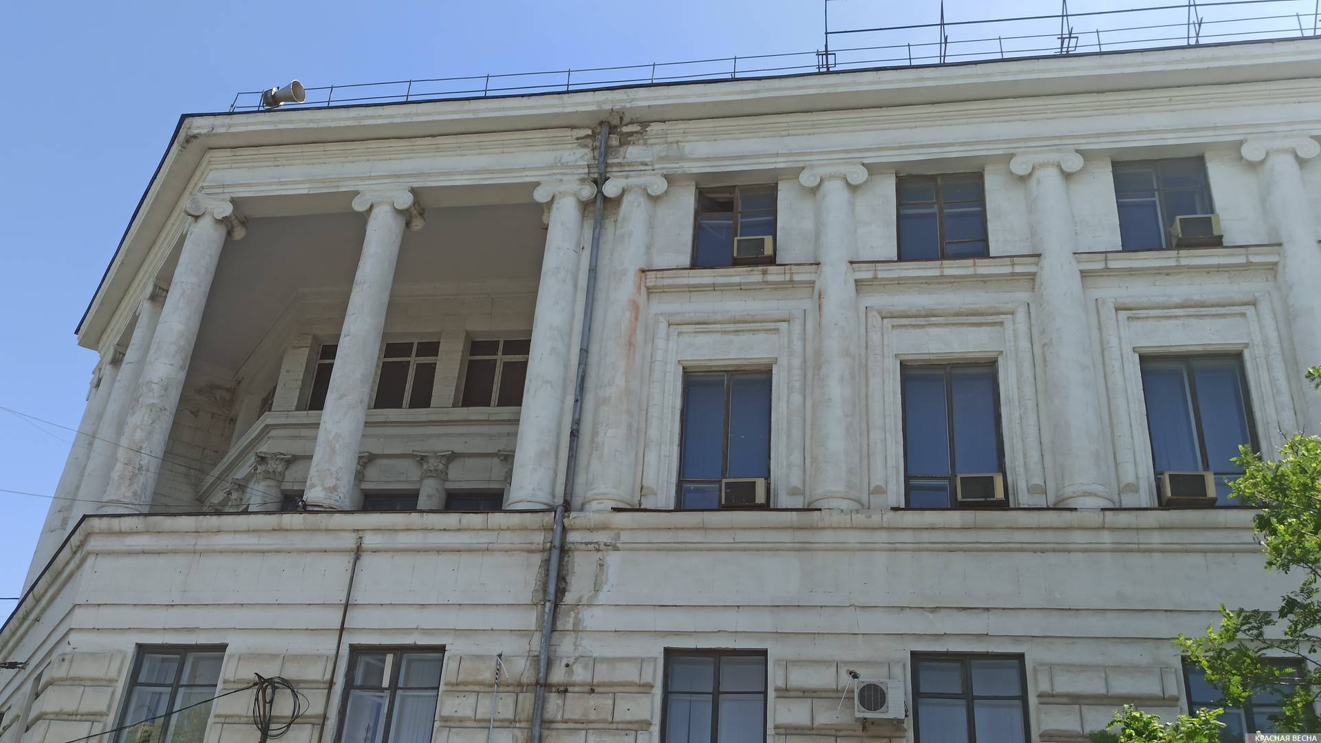 Фасад здания ЦКБ. Севастополь