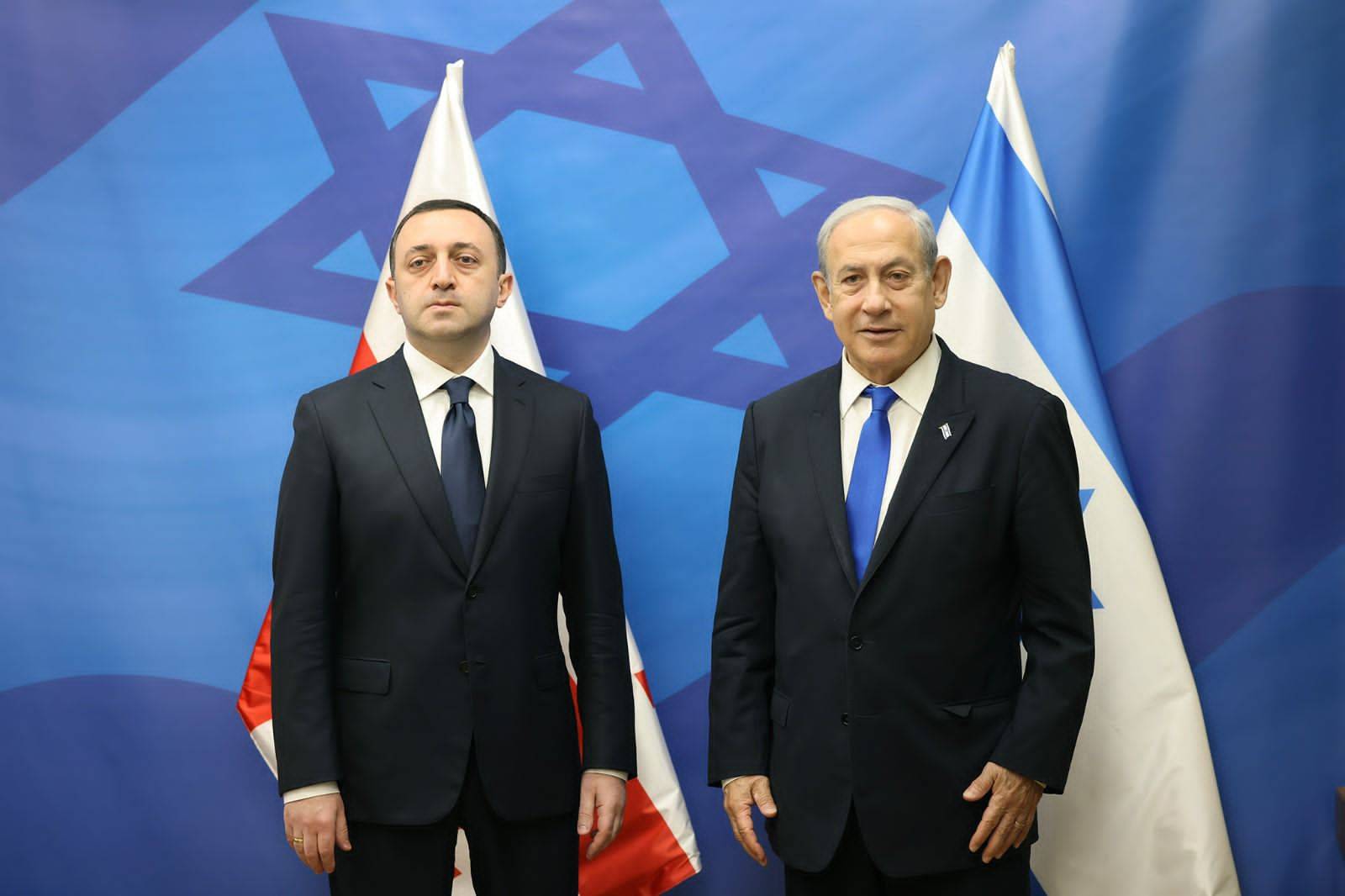 Премьер-министры Грузии и Израиля Ираклий Гарибашвили (слева) и Биньямин Нетаньяху