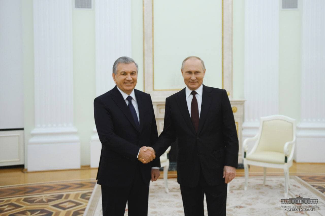 Президенты России Владимир Путин и Узбекистана Шавкат Мирзиёев