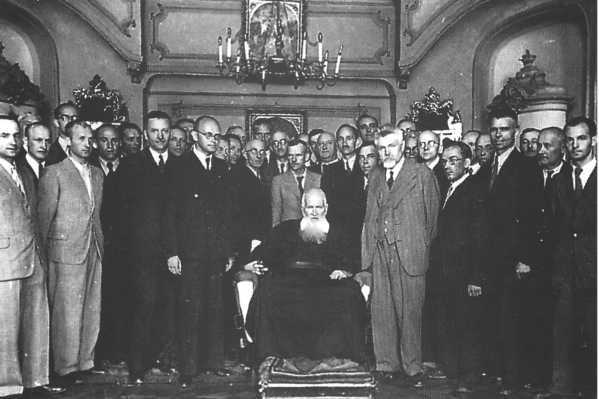Шептицкий с членами Украинского центрального комитета. Слева•— Владимир Кубийович. 1943